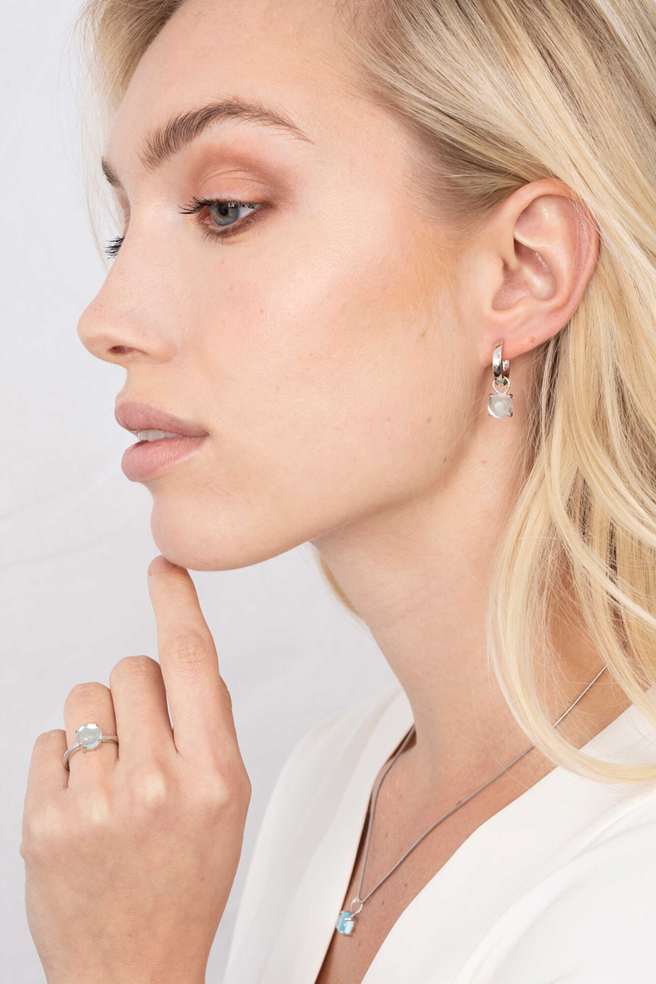 ZINZI zlv. hanger blauwe ronde steen glad