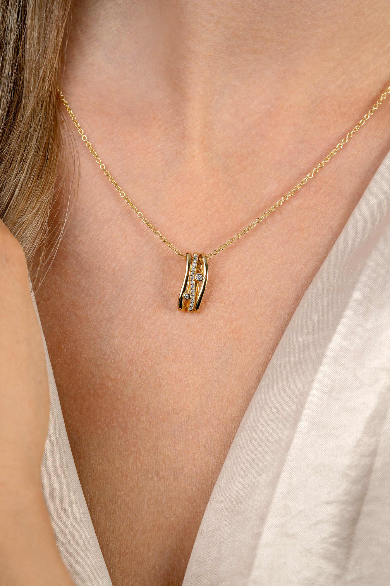 ZINZI vergoldetes Silberkettchen mit Multi-Look-Anhänger (16 mm) im gewellten Design, 45-48 cm ZIC2685