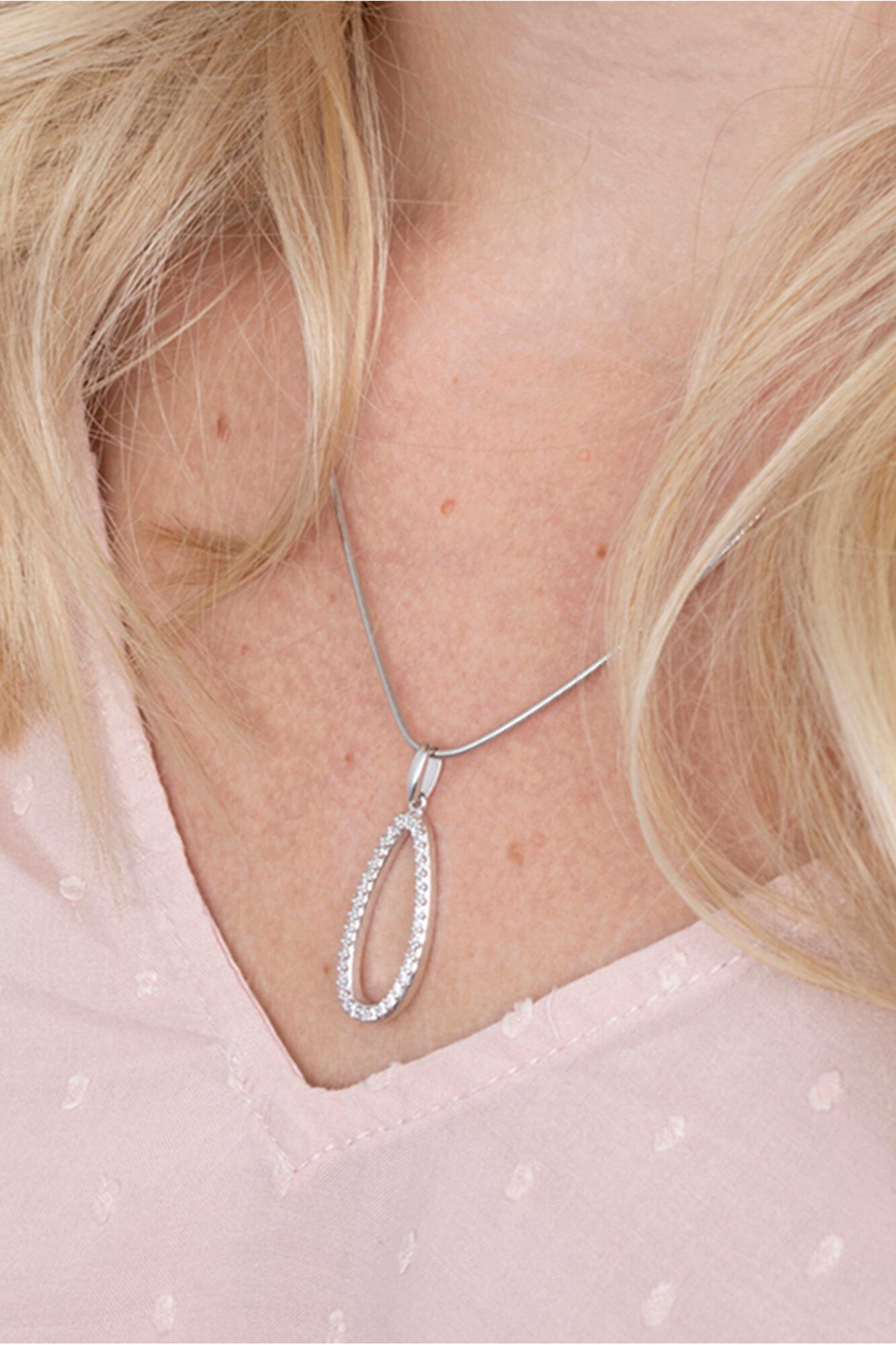 ZINZI silberner Anhänger 33mm ovale Form mit weißen Zirkonias ZIH2038