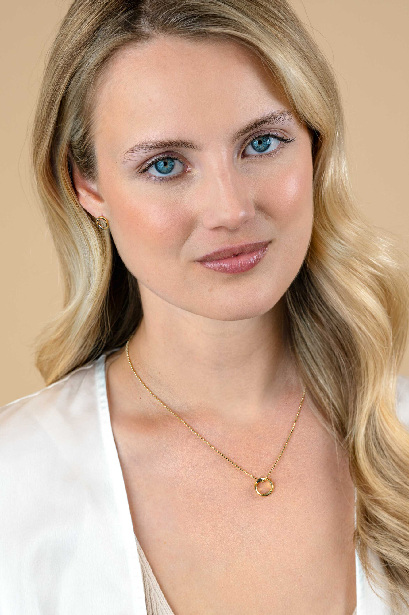 9mm ZINZI vergoldete Silber Ohrstecker offener Kreis mit organischer Form ZIO2611G