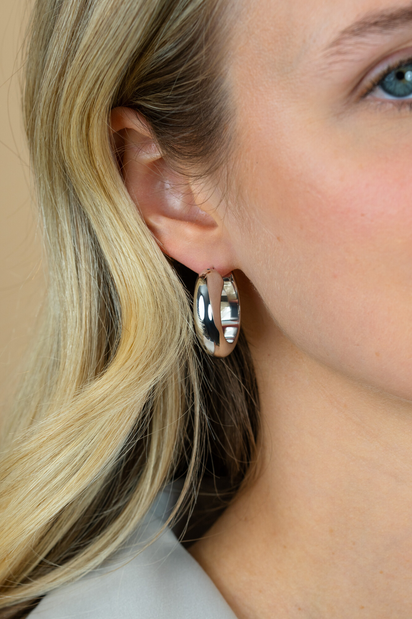 ZINZI zlv. oorringen half ronde buis 28x8.5mm