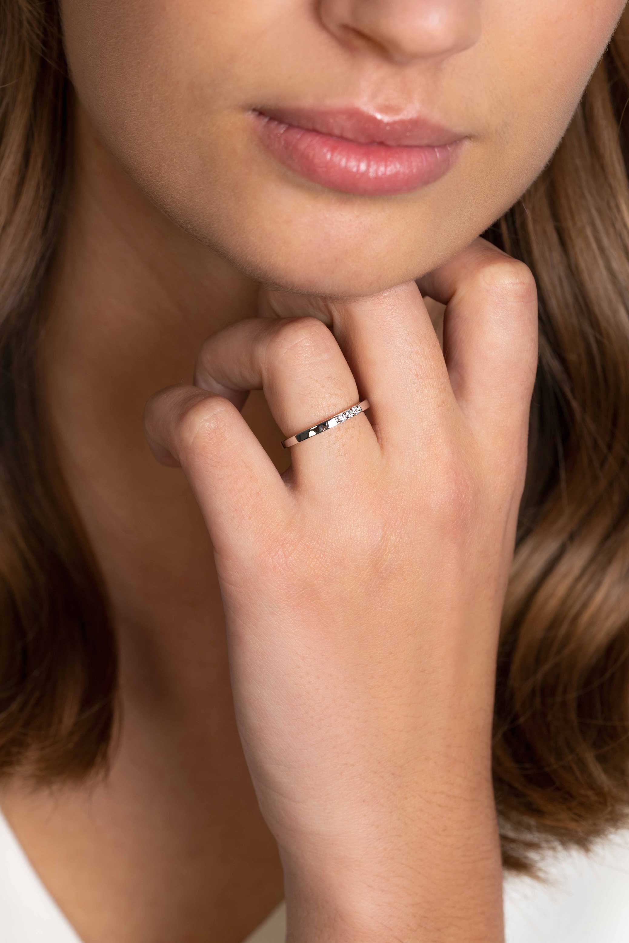 ZINZI silberner glatter Ansteckring besetzt mit drei weißen Zirkonias ZIR2130