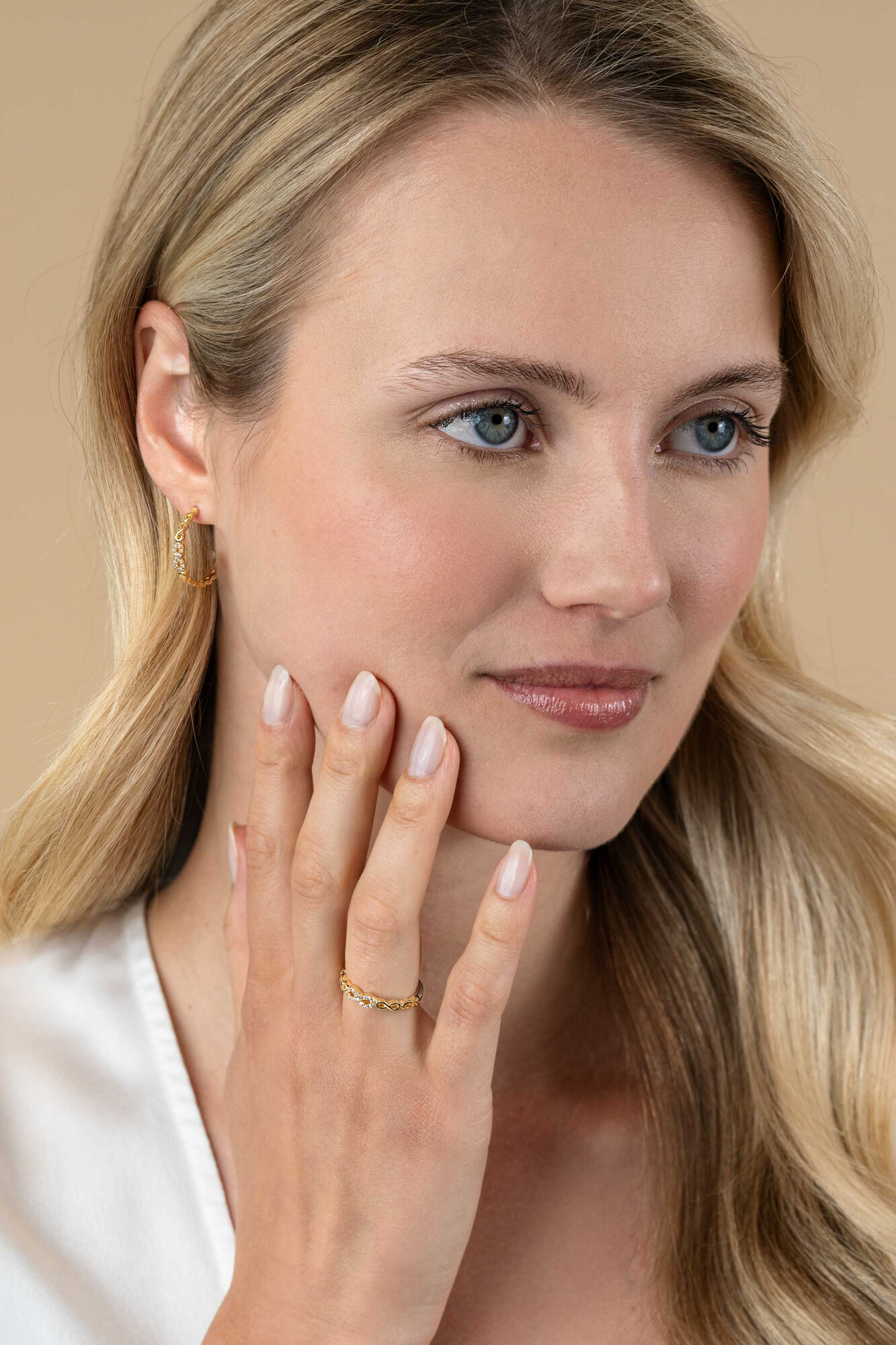 21mm ZINZI vergoldete Silber Ohrstecker halb rund, besetzt mit Infinity-Gliedern, 3mm breit ZIO2591