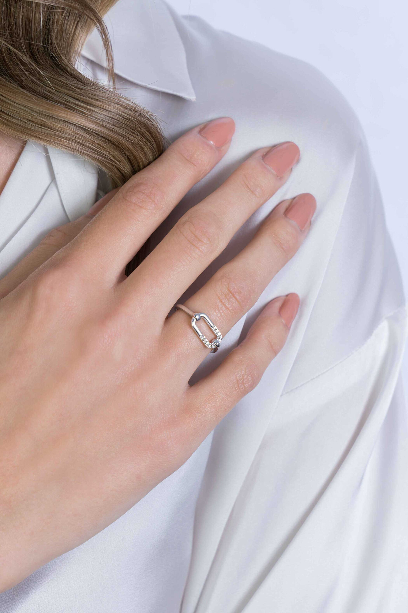 ZINZI silberner Ring mit großem ovalen Glied weiße Zirkonias ZIR2114