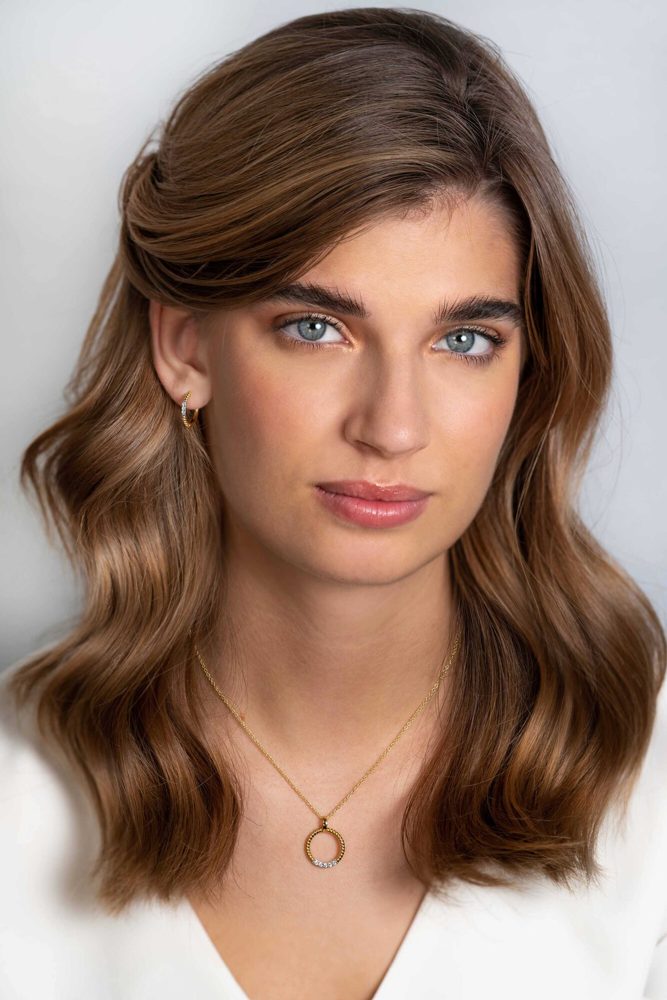 ZINZI silberne Ohrringe 14K gelbvergoldet gedreht 16 x 2mm  weiße Zirkonias ZIO2128Y