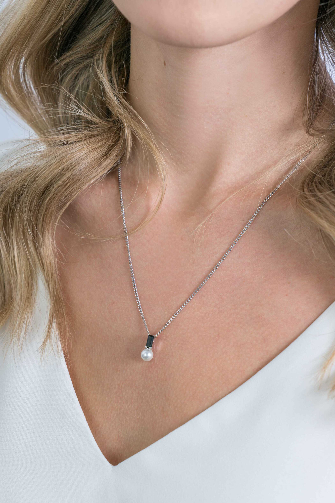 ZINZI silberner weißer Perlenanhänger mit schwarzem Zirkonia baguettegeschliffen ZIH2135Z