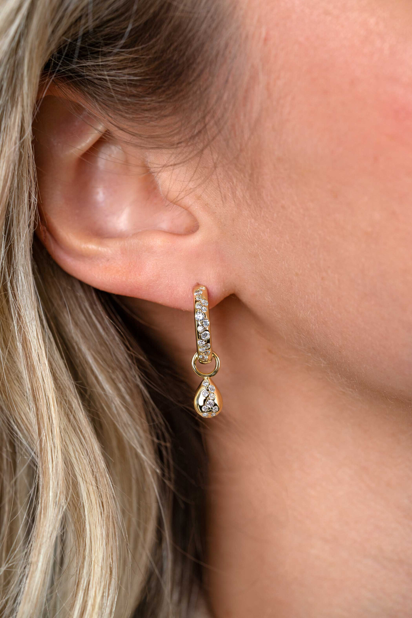 ZINZI zlv. oorringen gg.verg. met zirconia's pave
