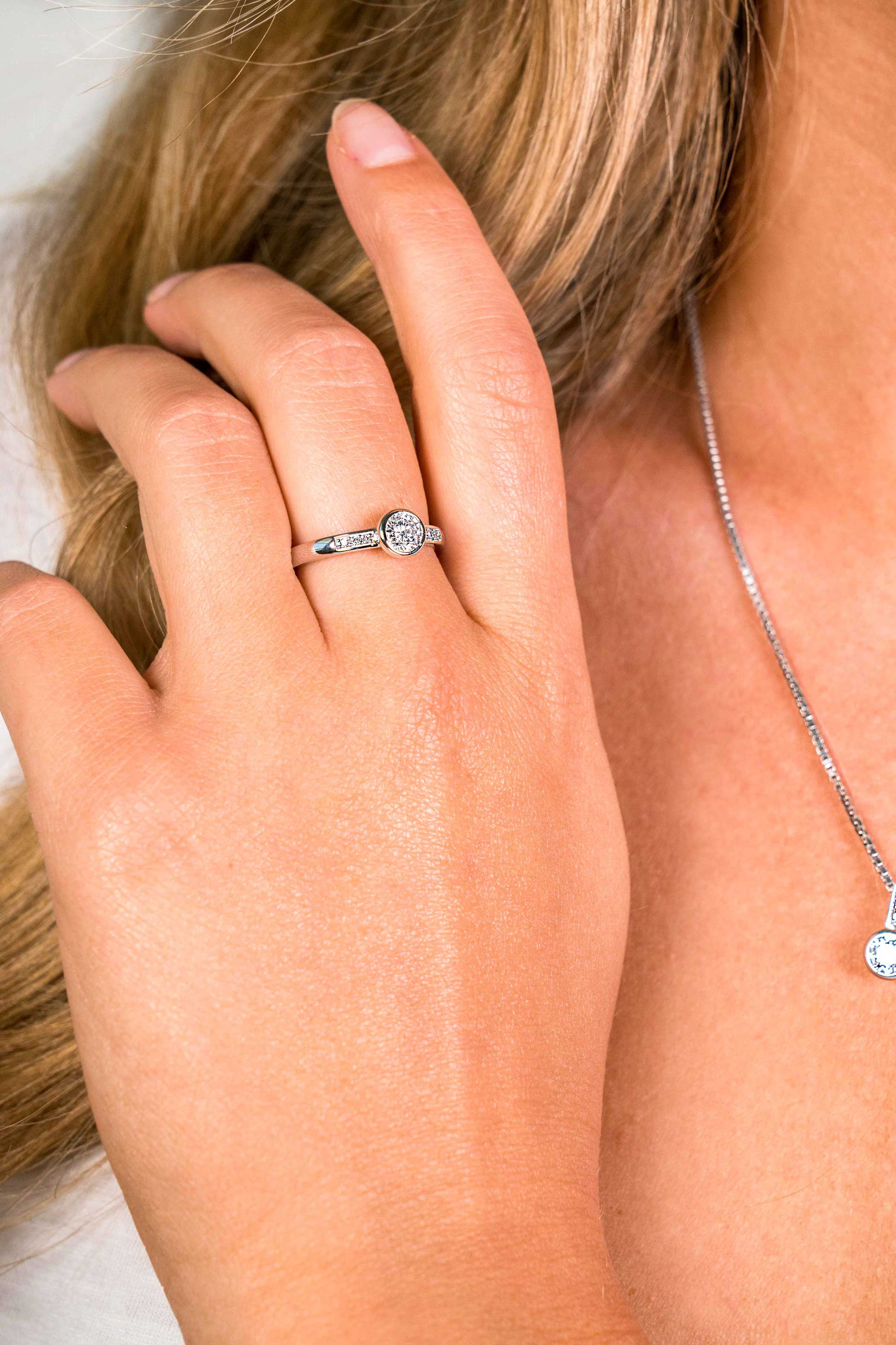 ZINZI silberner Ansteckring rund weiß 6,3mm ZIR1662