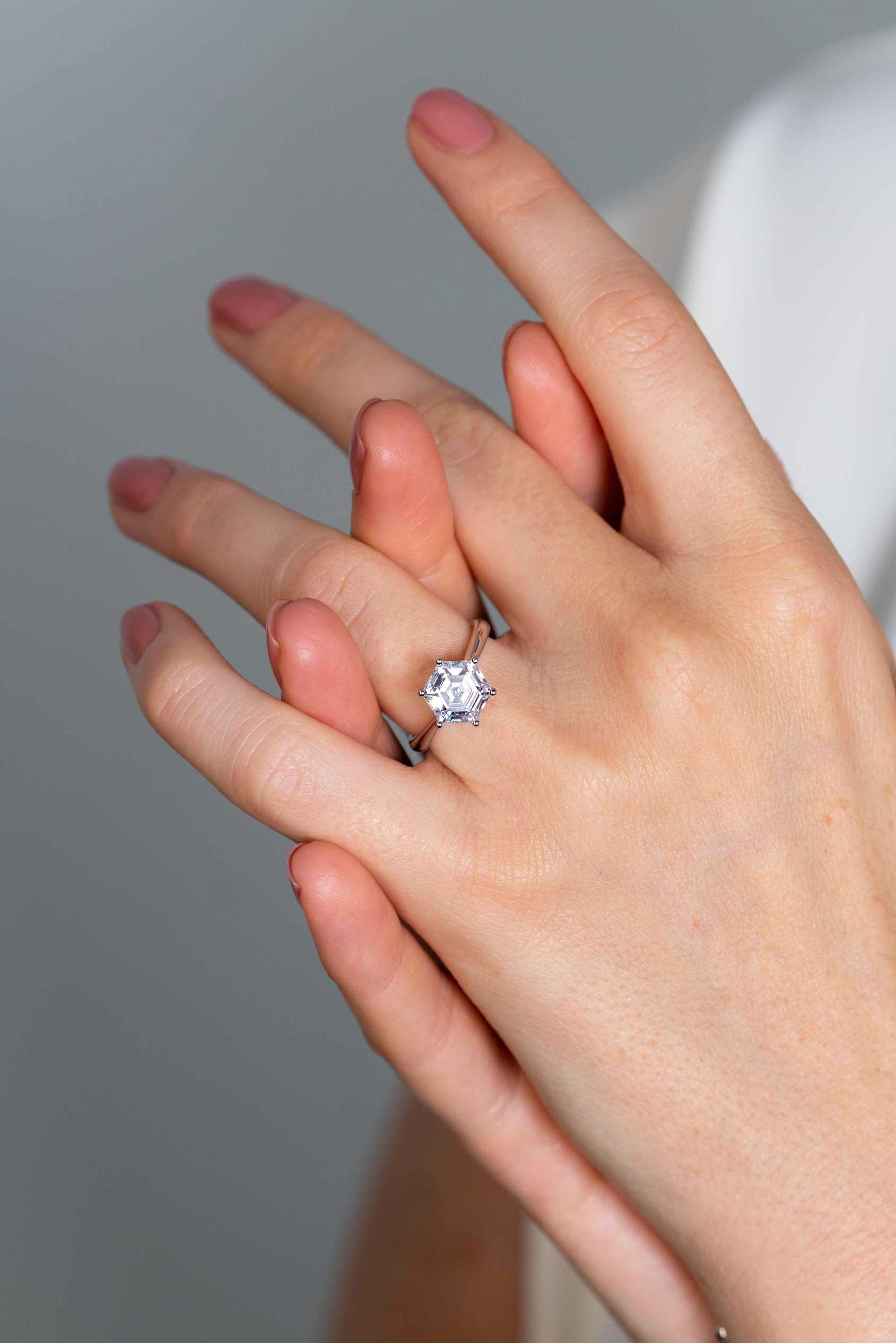 ZINZI silberner Ring mit sechseckigen weißen Zirkonia 10mm ZIR2259