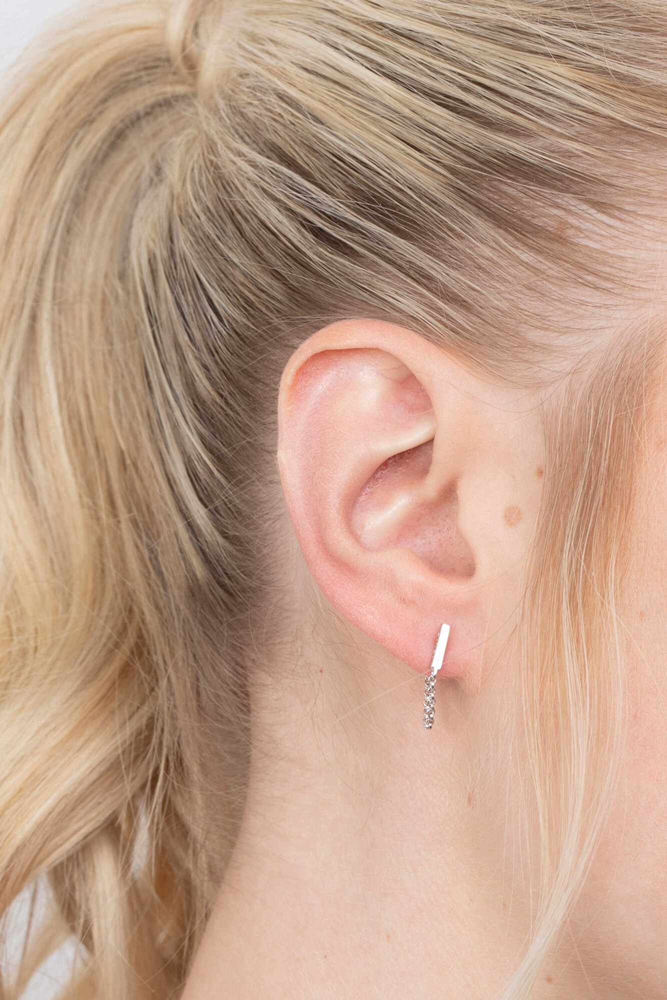 ZINZI silberne Ohrstecker mit Kette staaf ZIO1688