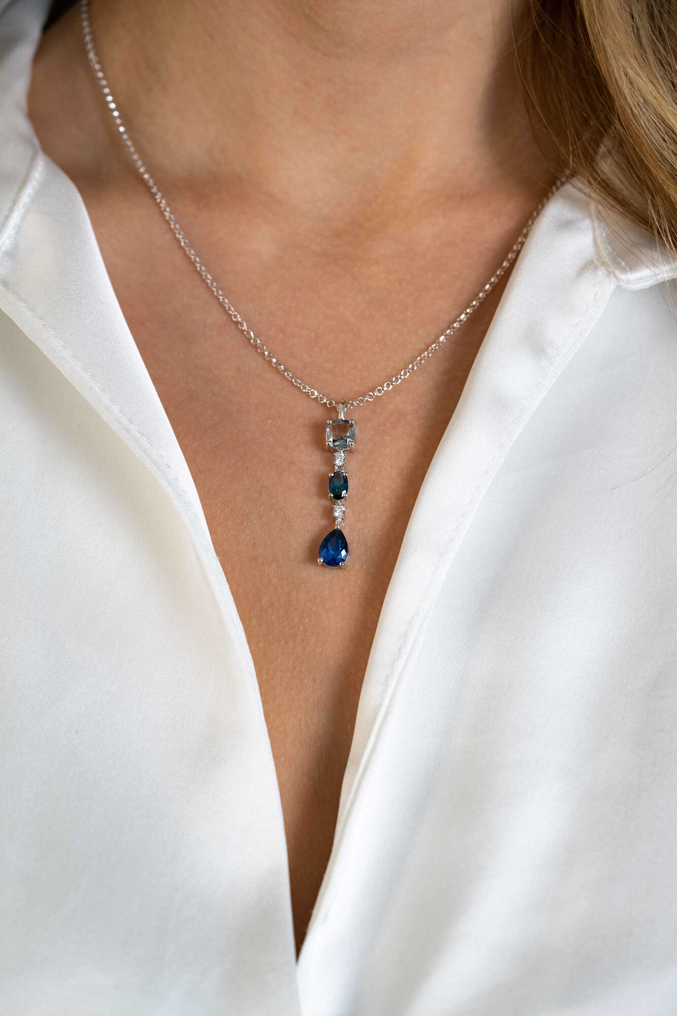 ZINZI zlv. hanger blauw tinten en zirconia's