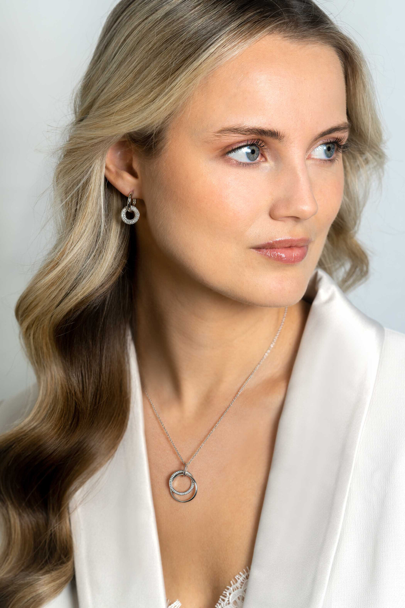 ZINZI zlv. oorbedels donut pave gezet zirconia's