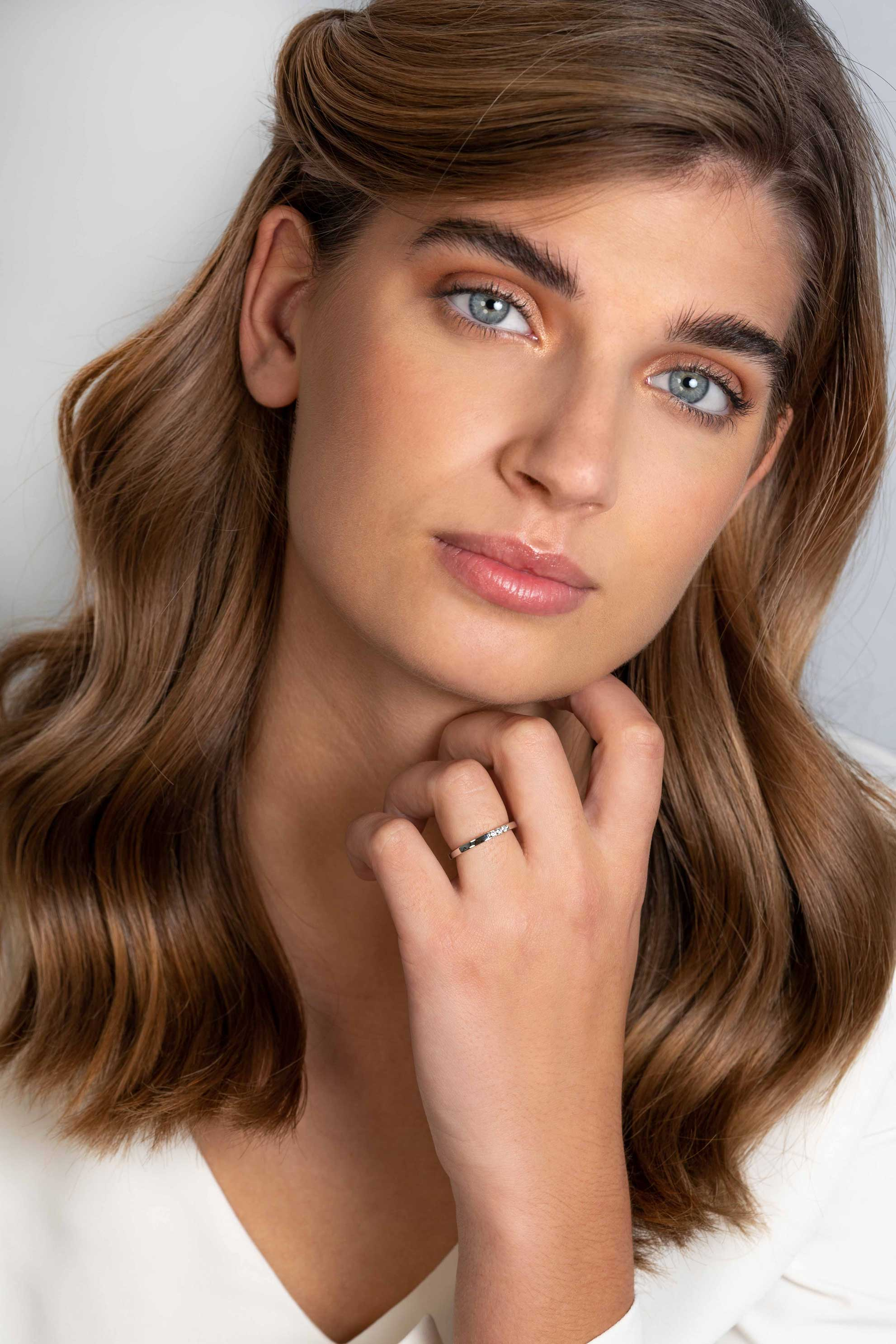 ZINZI silberner glatter Ansteckring besetzt mit drei weißen Zirkonias ZIR2130