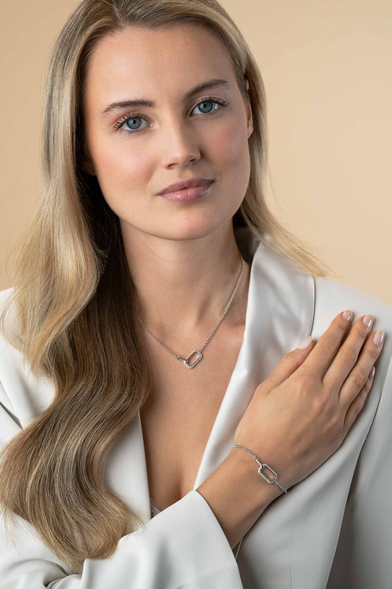 ZINZI zlv. collier 2x rechthoek in elkaar 1x met zirc.