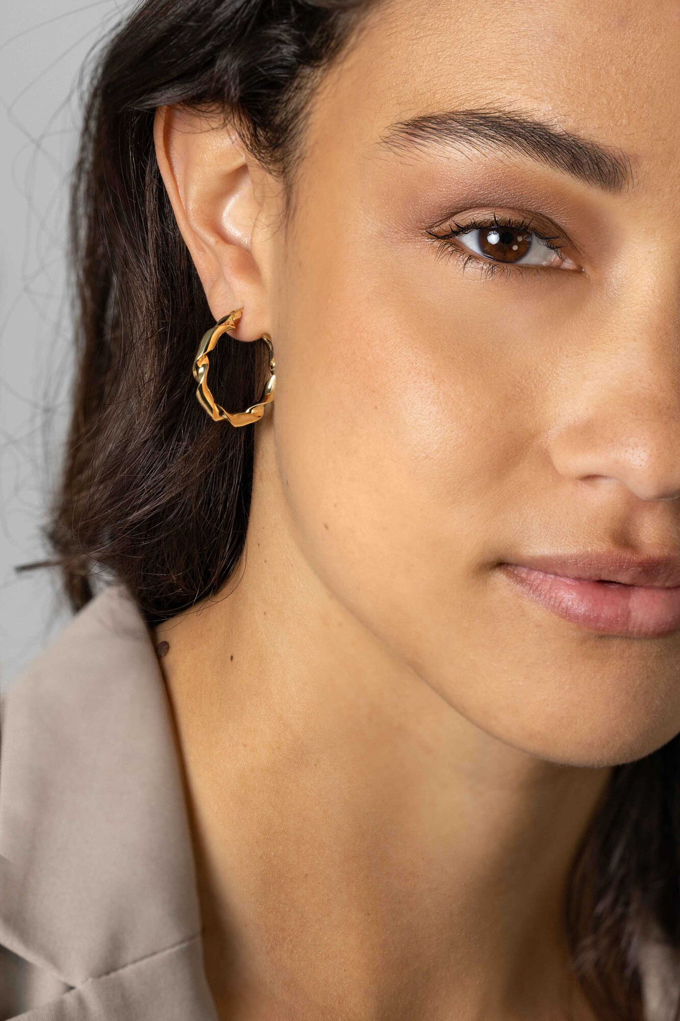 ZINZI * zlv. oorringen gg.verg. gedraaid 26x4mm