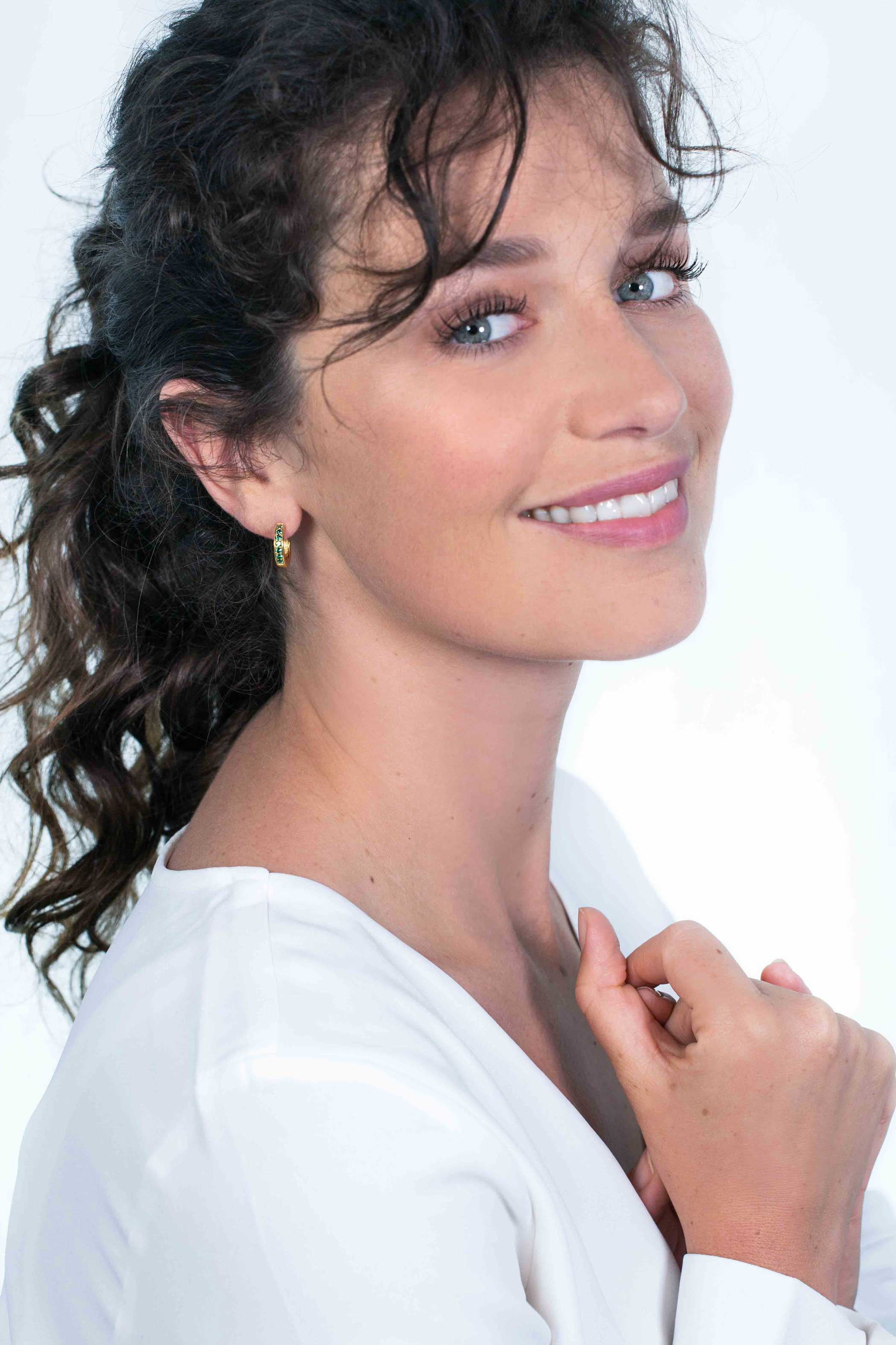 Zinzi silberne Ohrringe gelbvergoldet 15 x 3mm grün ZIO191GG