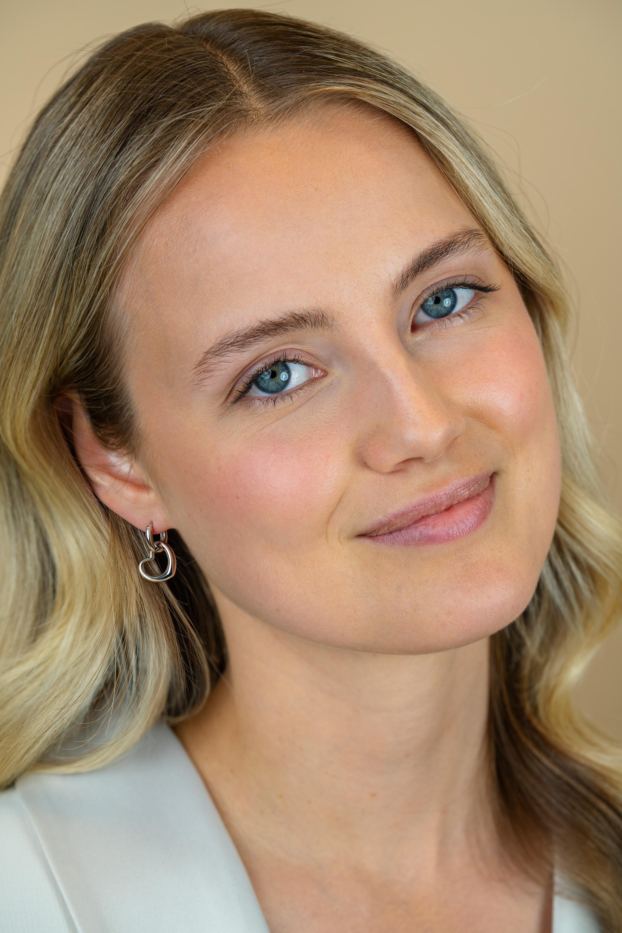 ZINZI zlv. oorbedels hart open bolle vorm