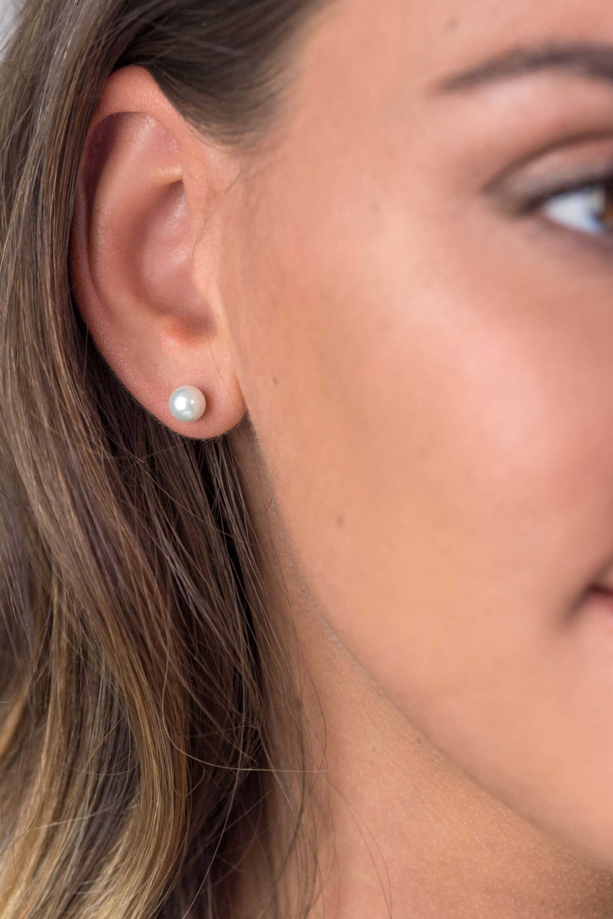 ZINZI silberne Ohrstecker 6mm weiß Perle ZIO1317