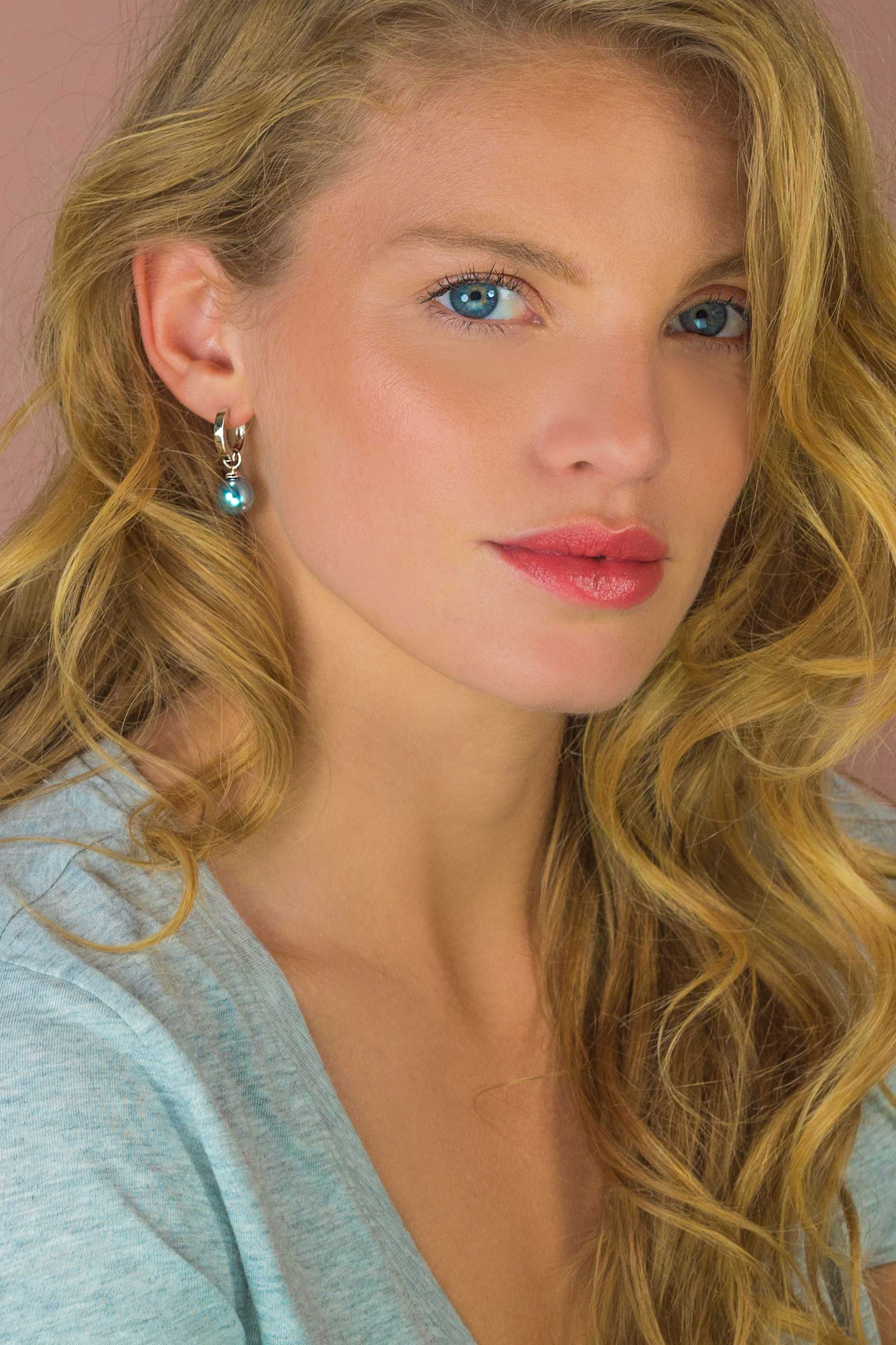 ZINZI silberne Ohrhänger Perle lichtblau ZICH266LB