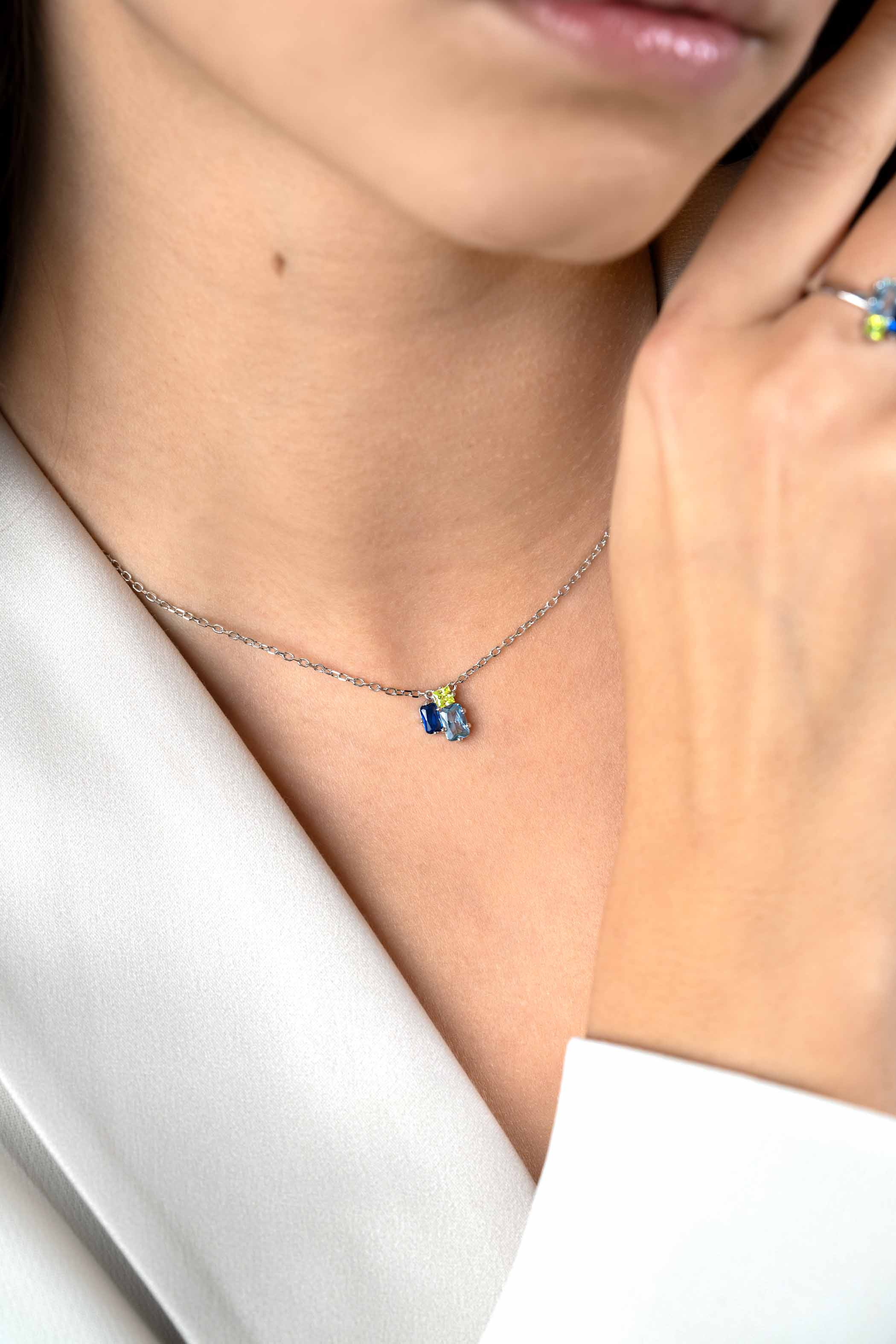 ZINZI zlv. collier met blauw tinten en groen zrc.45cm