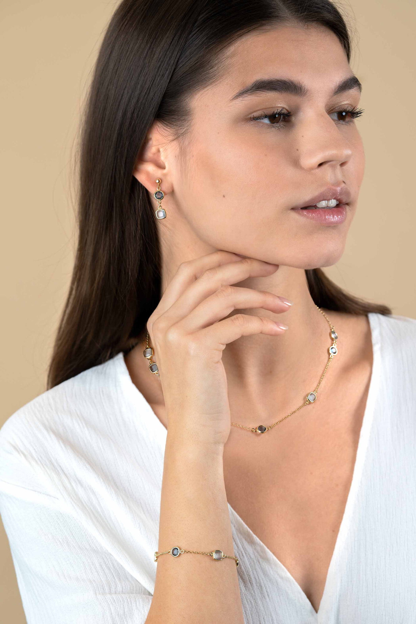 ZINZI zlv. collier gg.verg.met blauw en melkwit zirc.