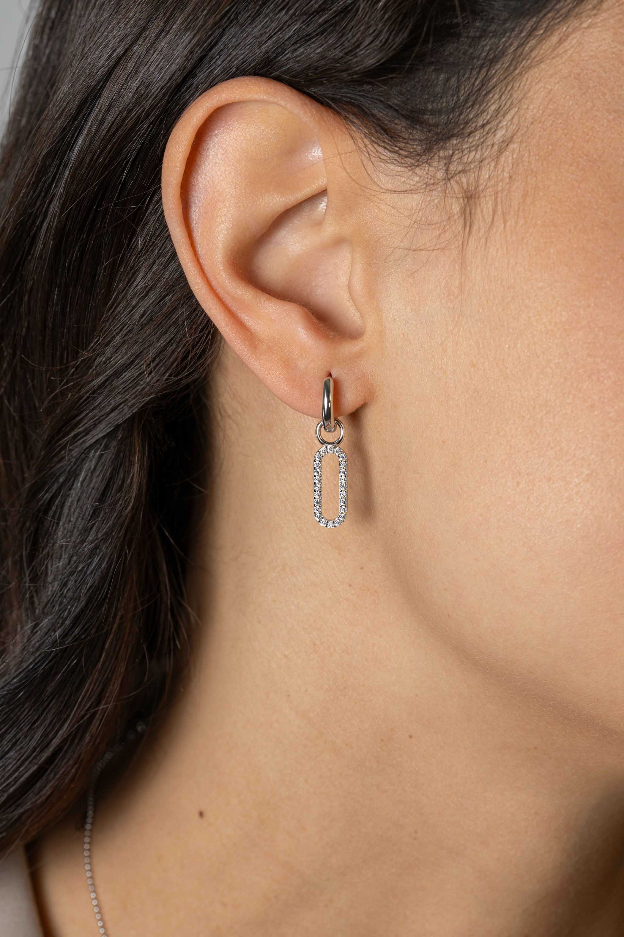 ZINZI zlv. oorbedels ovale open vorm bezet met zirc.