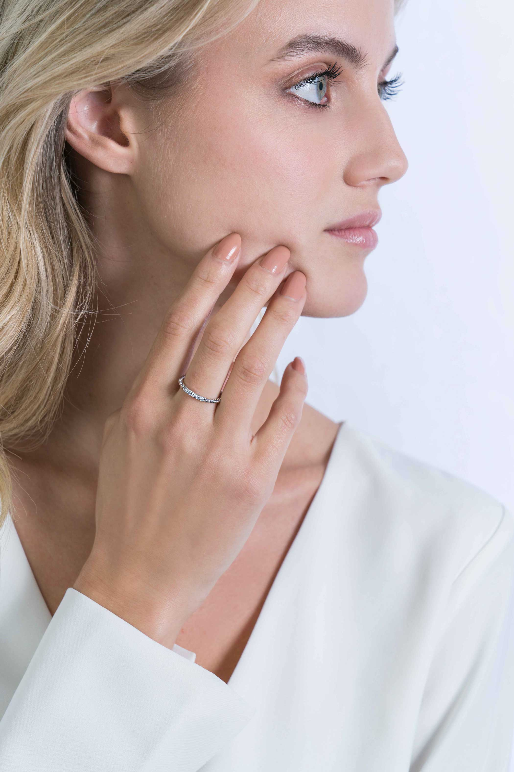 ZINZI silberner Ring verdreht 2mm weißer Zirkonia ZIR2128