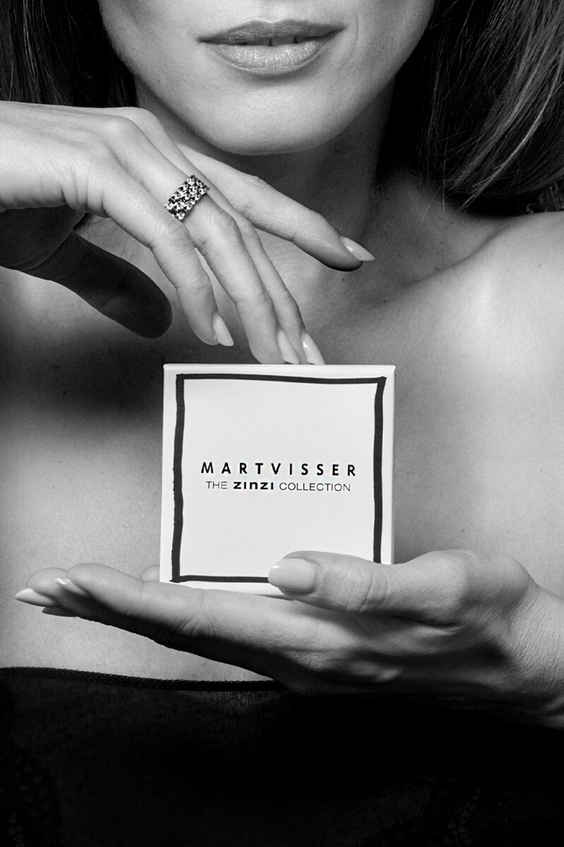 Mart Visser by ZINZI silberne Kreolen bearbeitet 17 x 7mm MVO9