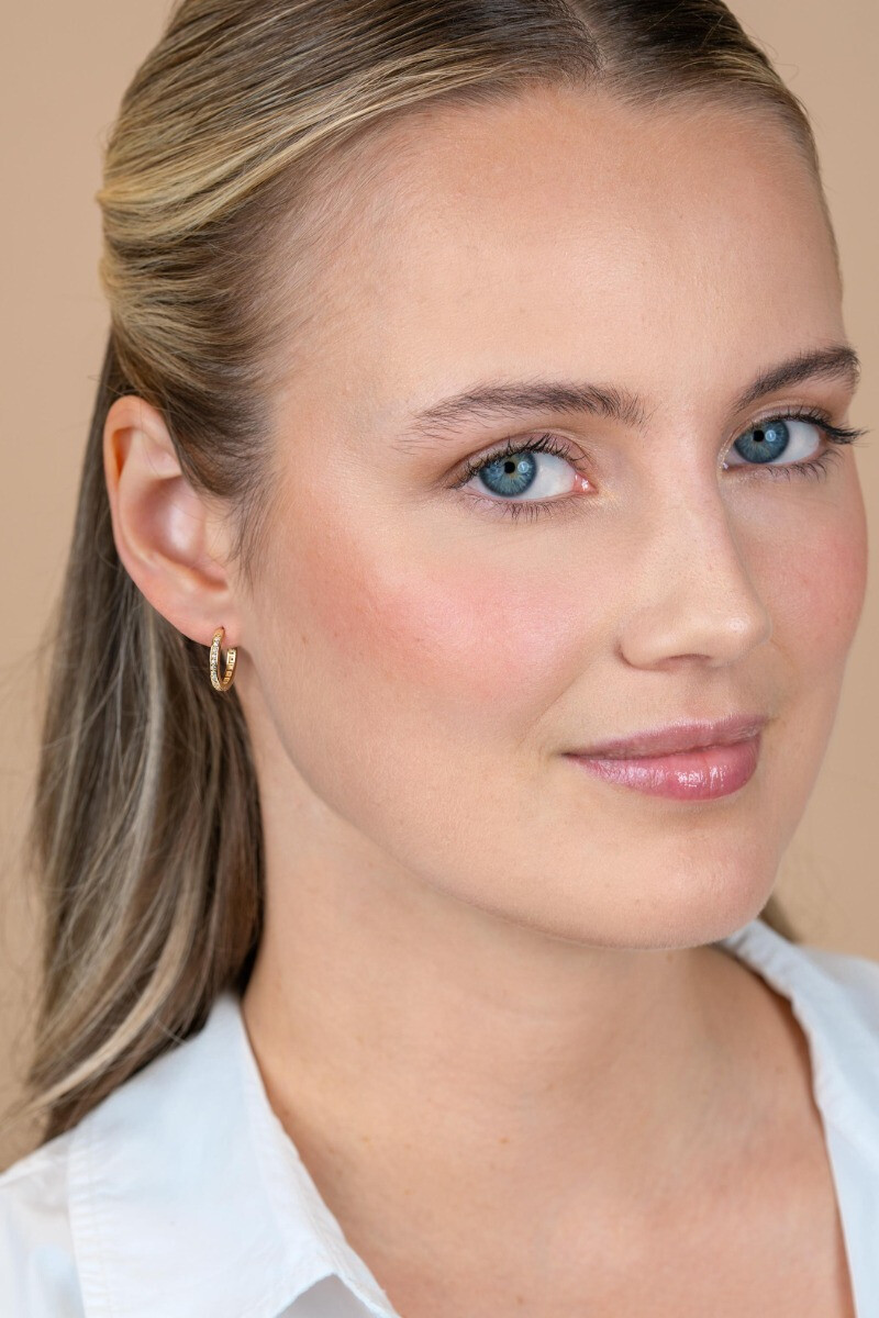 ZINZI GOLD klapcreolen geheel bezet zirc. 15x2mm