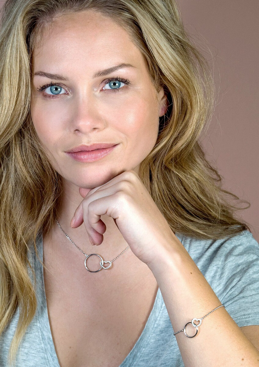 ZINZI silbernes Armband offen rund und Herz in einander weiß ZIA1483