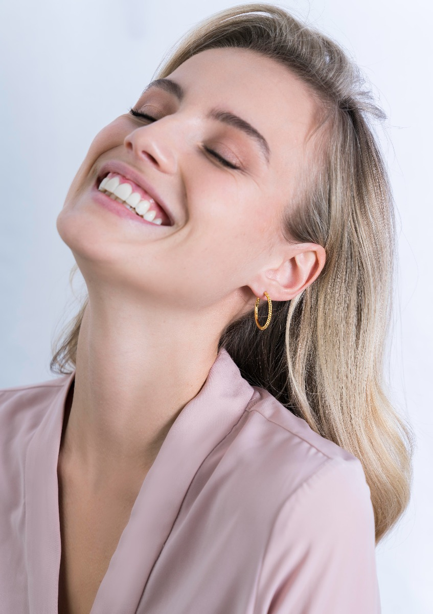 ZINZI silberne Ohrringe 14K gelbvergoldet gedreht Motiv 25 x 2mm ZIO2129G