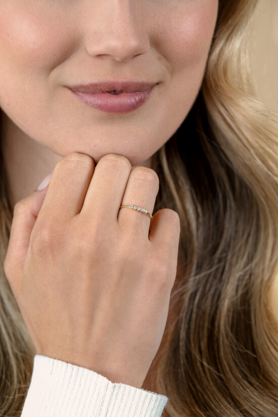 ZINZI Gold 14kt goldener Schiebering, besetzt mit fünf runden weißen Zirkonias ZGR532