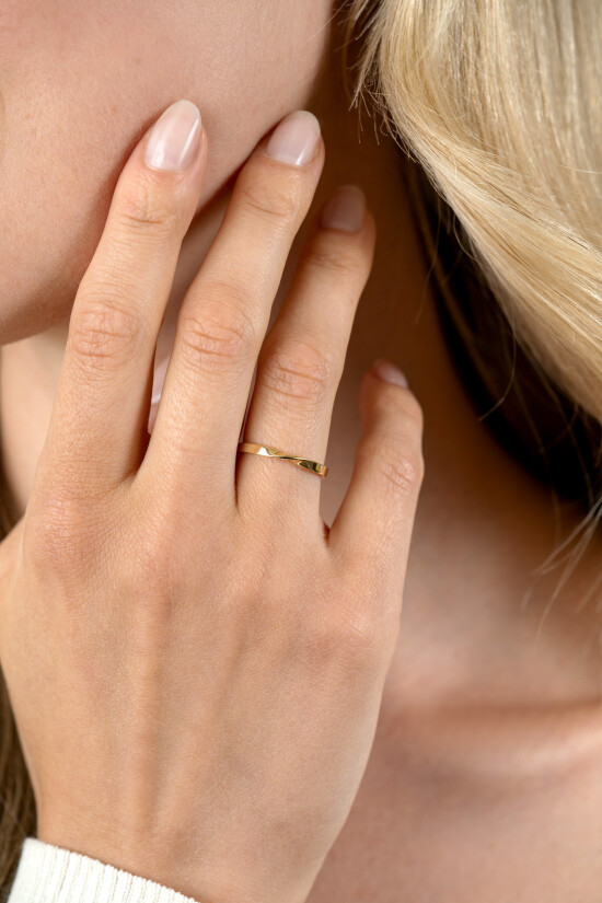 ZINZI Gold 14kt glatter goldener Schiebering mit gedrehter Röhre ZGR525