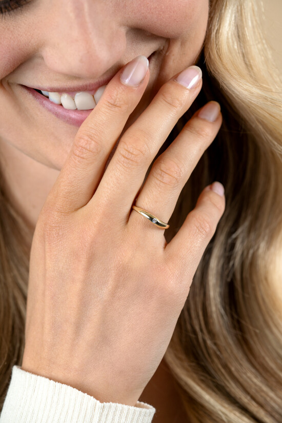 ZINZI Gold 14kt organisch geformter goldener Ring, besetzt mit weißen Zirkonias ZGR535