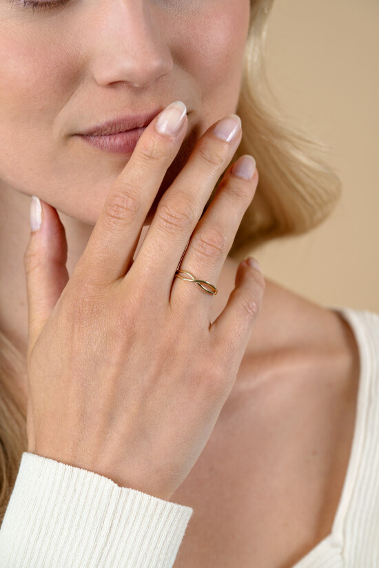 ZINZI Gold 14kt Cross-Over-Ring mit zwei sich kreuzenden, glatten Bändern ZGR534