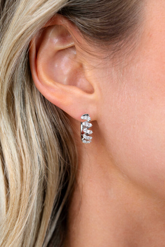 ZINZI zlv. oorringen wokkel vorm met zirconia's