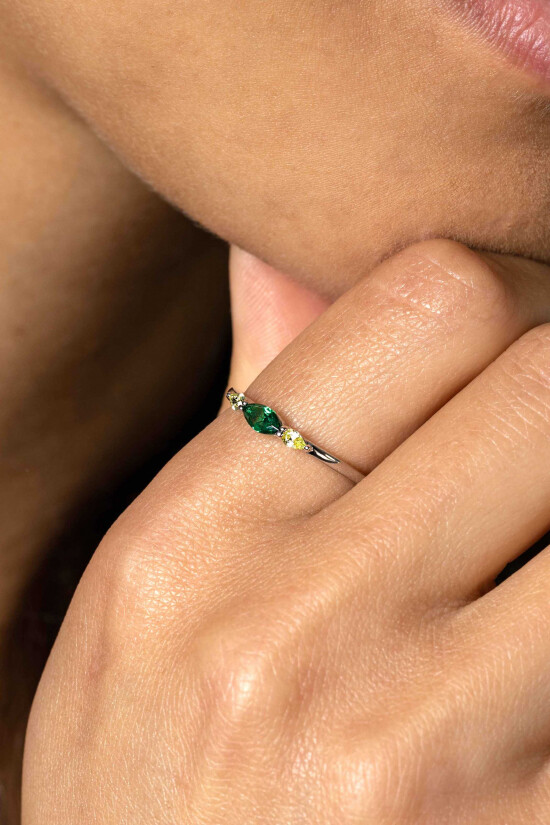 ZINZI zlv. ring fantasie met groen en gele zirc.mt.58