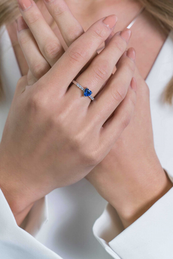 ZINZI silberner Ring Herz saphirblaue und weiße Zirkonias ZIR2134B