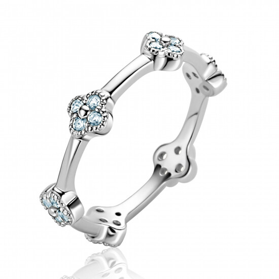 ZINZI zlv. ring met lichtblauwe klavers rondom mt.60