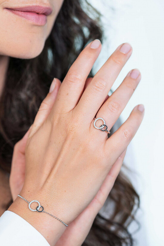 ZINZI silberner Ring 2 runde Formen verbunden schwarz weiß ZIR1987