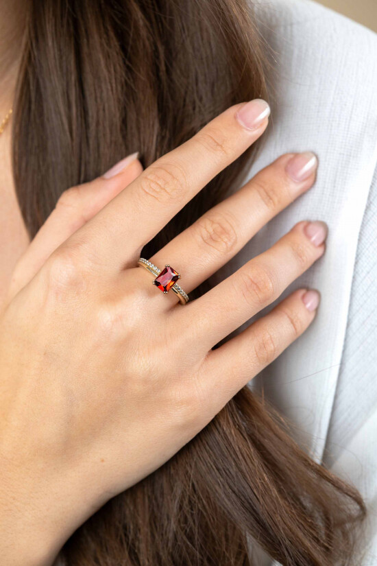 ZINZI zlv. ring gg.verg. rechthoek rood en zirc.mt.60