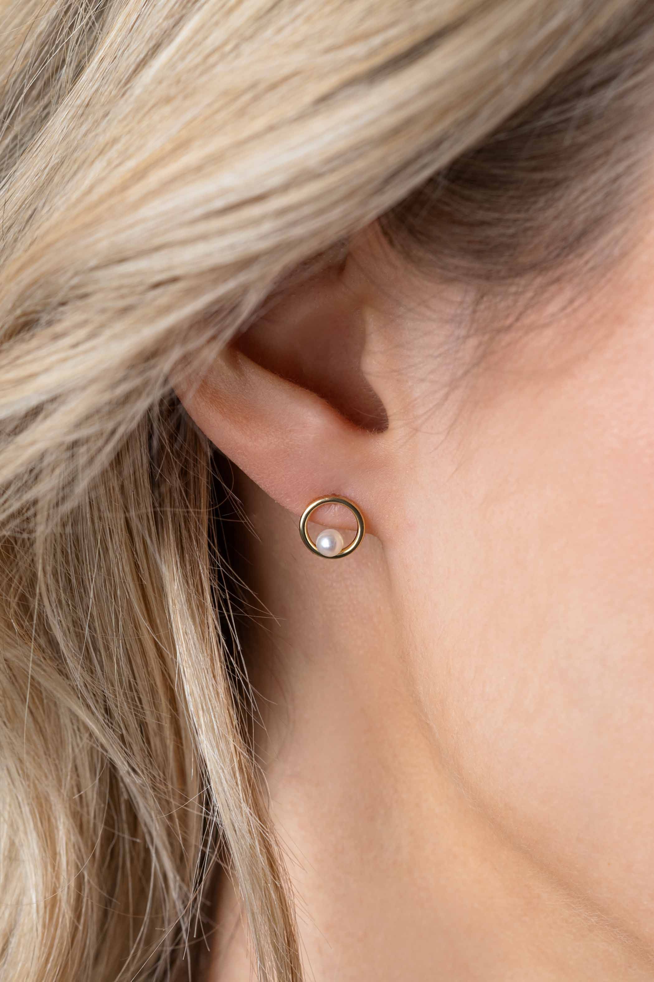 ZINZI GOLD oorknopjes rond open met parel 8mm