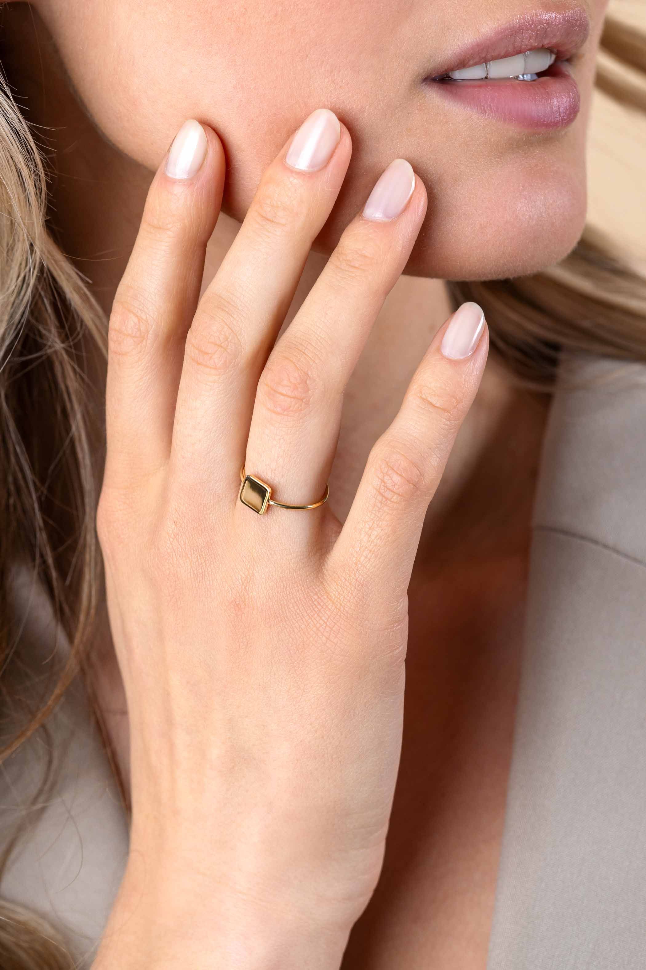 ZINZI Gold 14-karätiger Goldring mit glänzender quadratischer Plakette. ZGR485