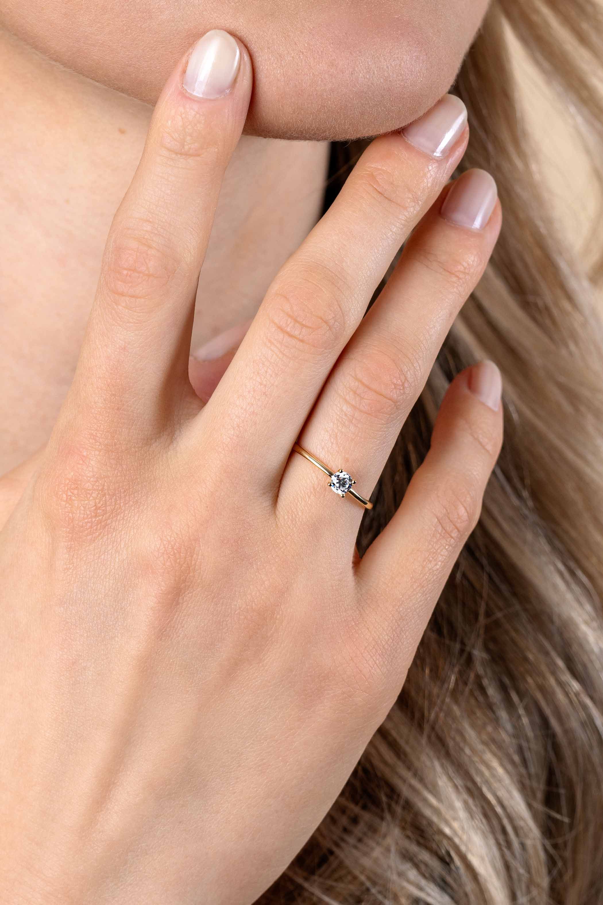 ZINZI Gold ring met zirc. in vierpoot chaton mt.58