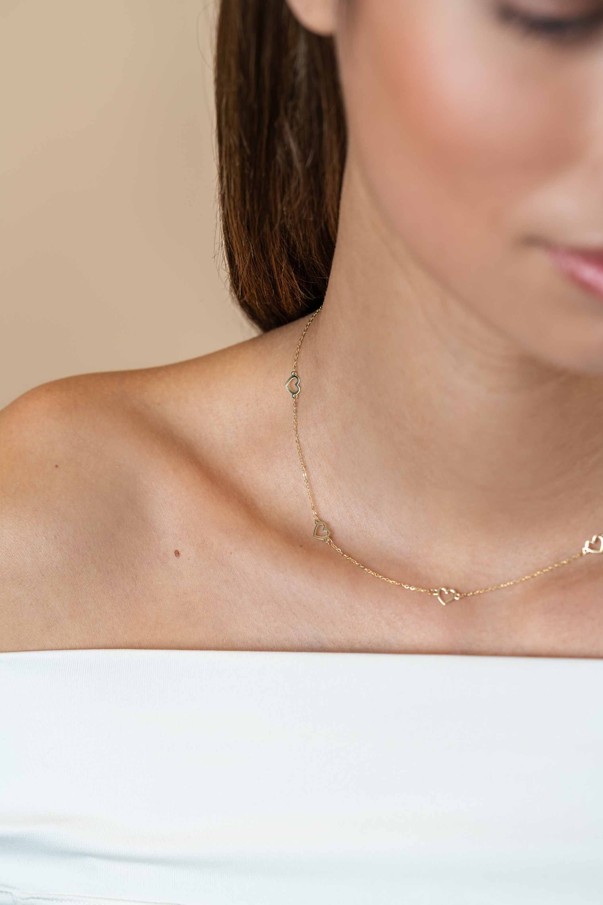ZINZI Gold 14 Karat goldene Kette mit zarten Jasseron-Gliedern und fünf offenen Herzen, 5mm breit, 42-45cm ZGC504
