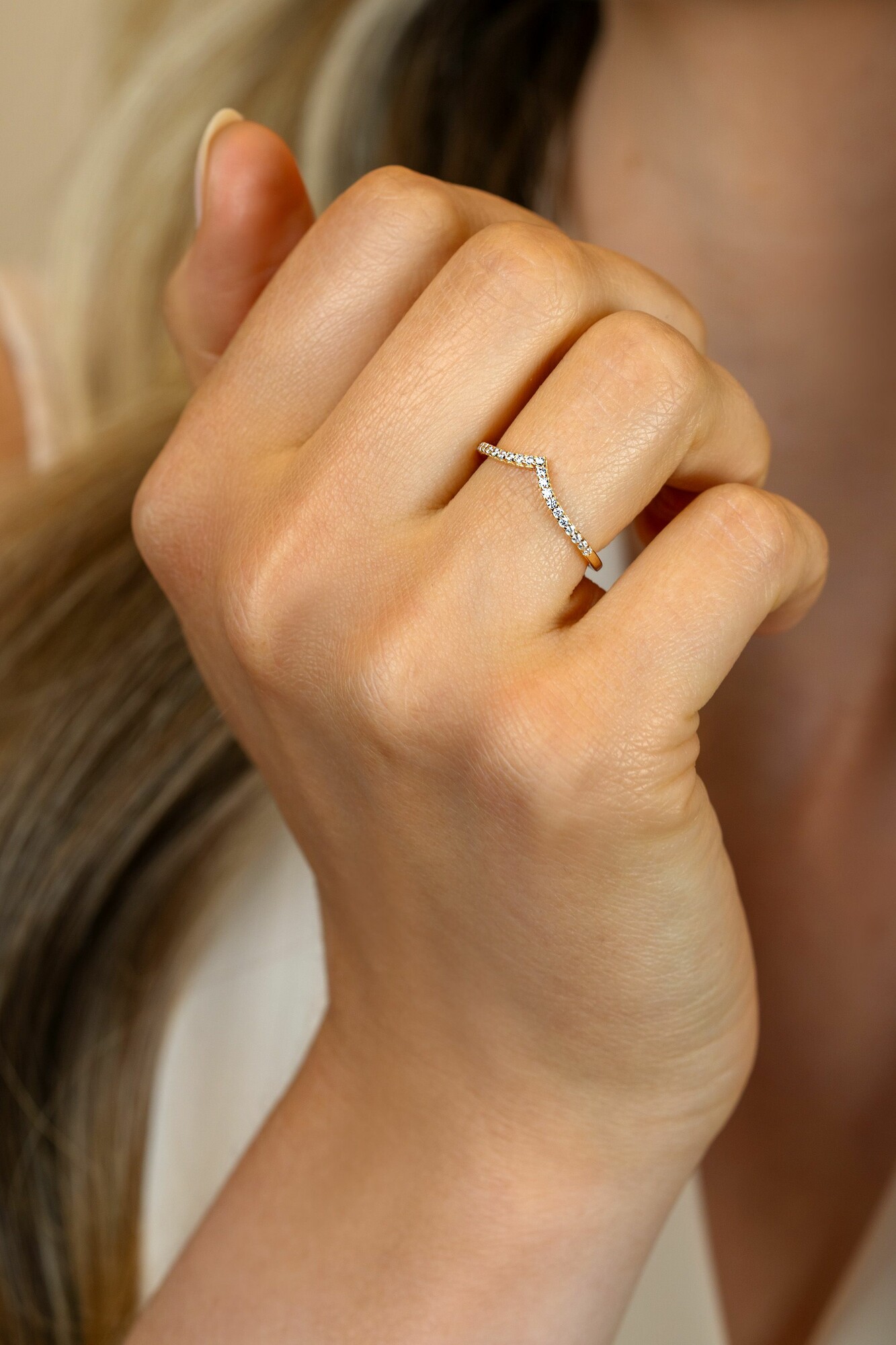 ZINZI Gold ring V-vorm bezet met zirconia's mt.58