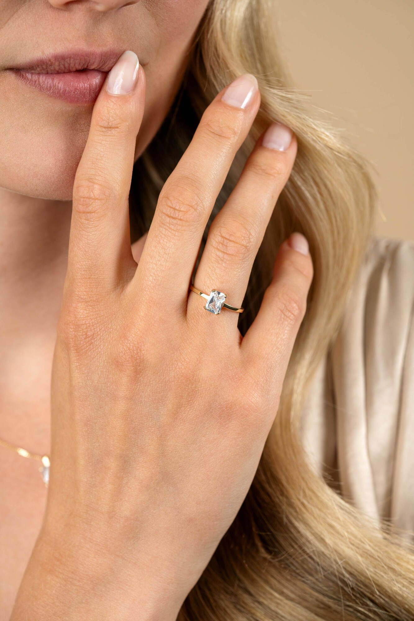 ZINZI Gold 14kt goldener Ring mit einem rechteckigen weißen Zirkonia in vierbeiniger Fassung ZGR09