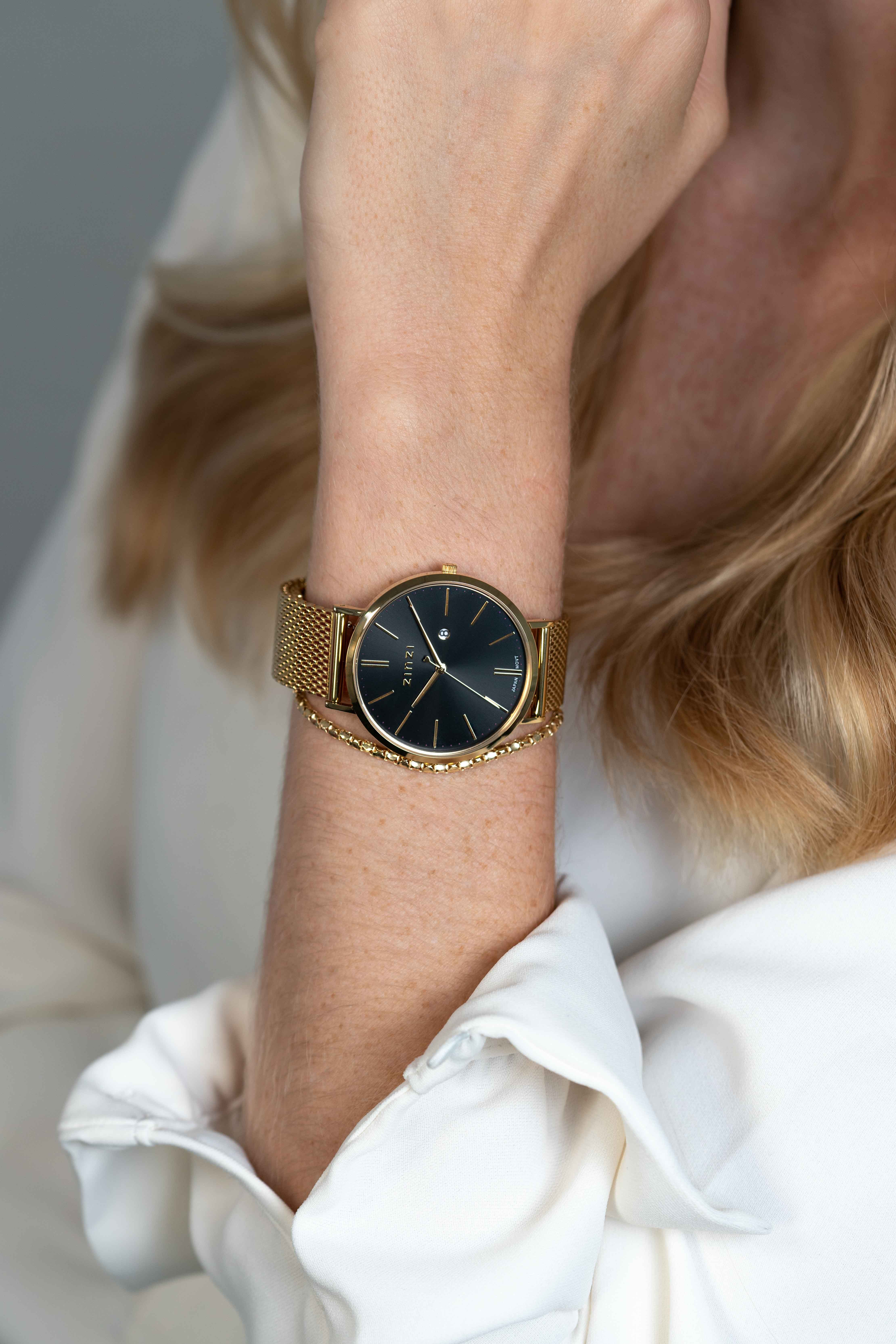 ZINZI Retro-Uhr 38 mm schwarzes Zifferblatt und gelbgoldfarbenes Stahlgehäuse Stahlgewebeband gelbgoldfarben extra dünn ZIW443M
