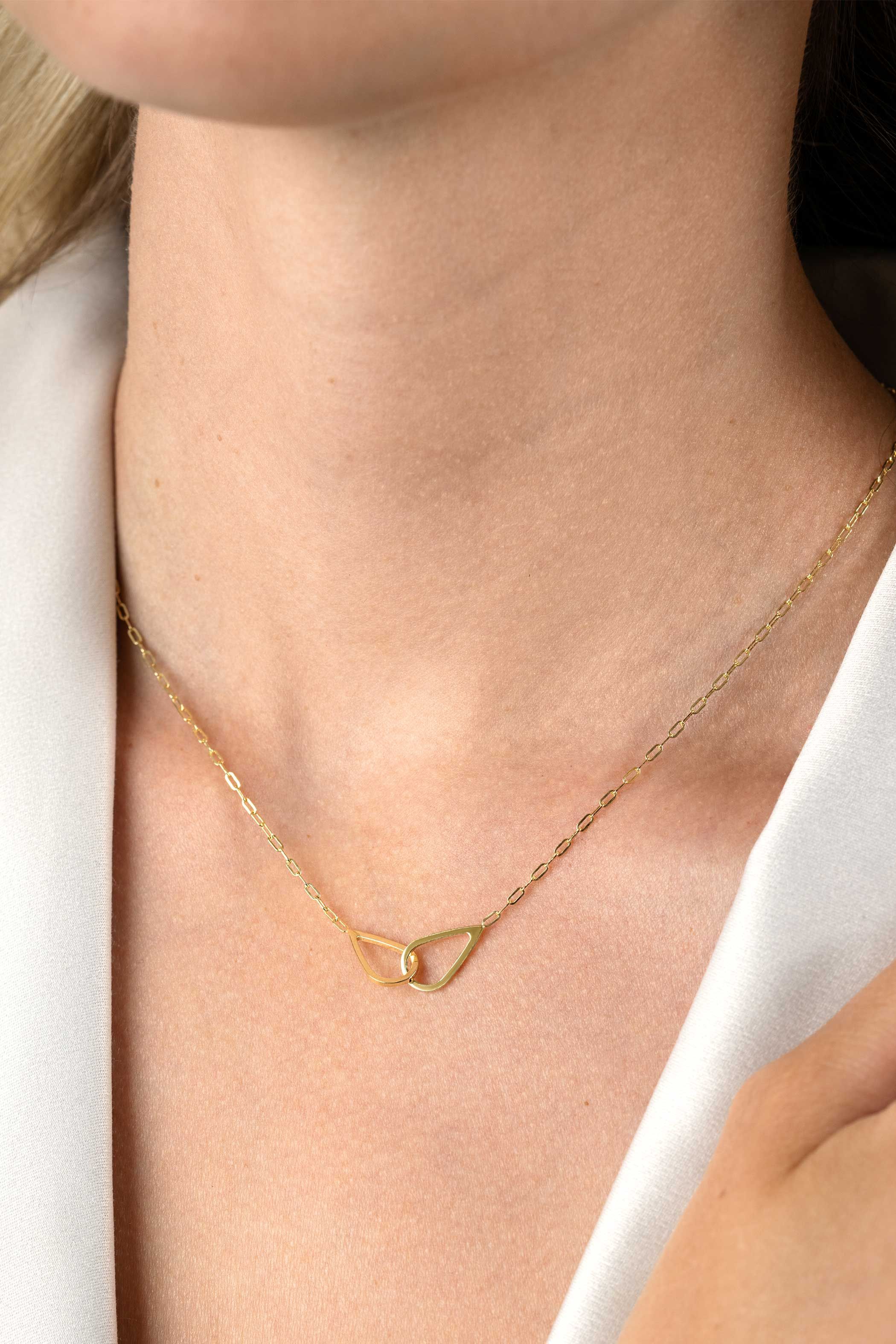 ZINZI vergoldete Silberkette mit Paperclip-Gliedern, in der Mitte verbunden durch zwei tropfenförmige Elemente, 42-45 cm ZIC2634