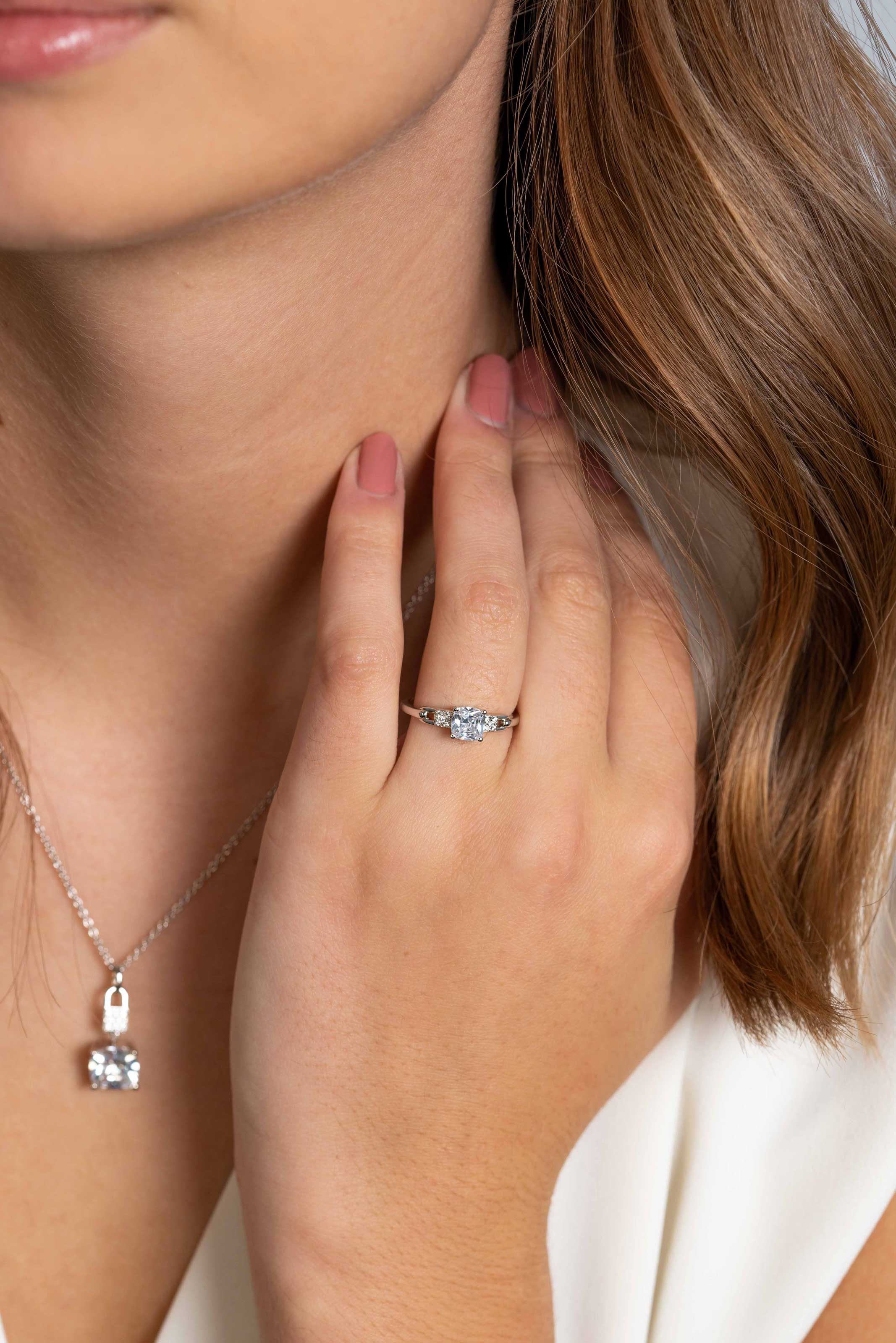 ZINZI Silberring mit quadratischen weißen Zirkonia- und Fantasie-Pavé-Fassung ZIR2268